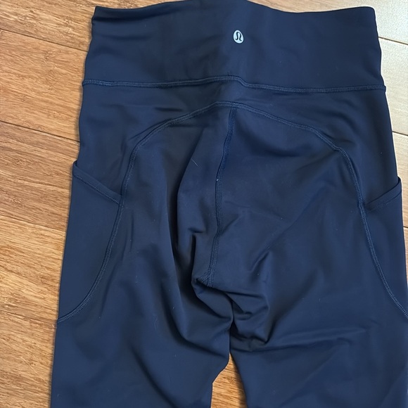 Lululemon women’s small Navy Blue High-Waisted Leggings - side pockets - Picture 4 of 6